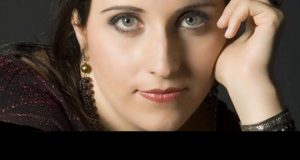 Yekbûn ne nexweşe lê bi keça xwe re mijûl e